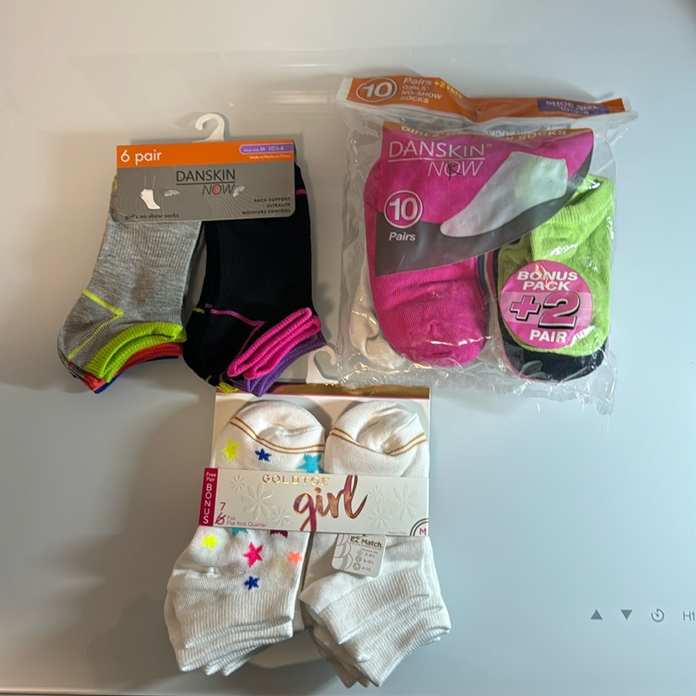 Danskin & Goldtoe 23 pairs of no show socks bundle size 10-4